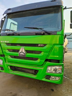 Sinotruk HOWO 6*4 Camion-dépôt équipement de construction Camion-dépôt de 80 tonnes avec sièges ≤5
