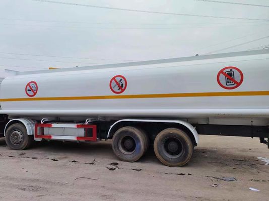 351-450 ch Siontruk HOWO Euro 3/4/5 8*4 Camion-citerne à carburant 10350X2496X3048 mm pour la livraison du carburant