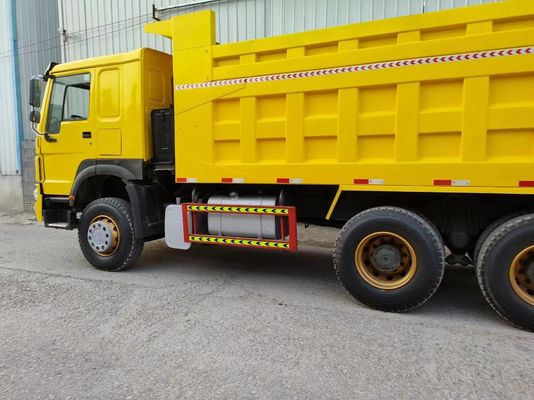 Blanc HOWO 6*4 Camion à décharge Camion à bascule Construction 40-50 tonnes avec conception de pneus radiaux