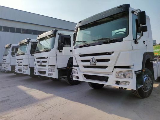HOWO Sinotuck 6*4 Camion tracteur Couleur blanche avec conception de pneus sans tube 8500x2500x3600mm