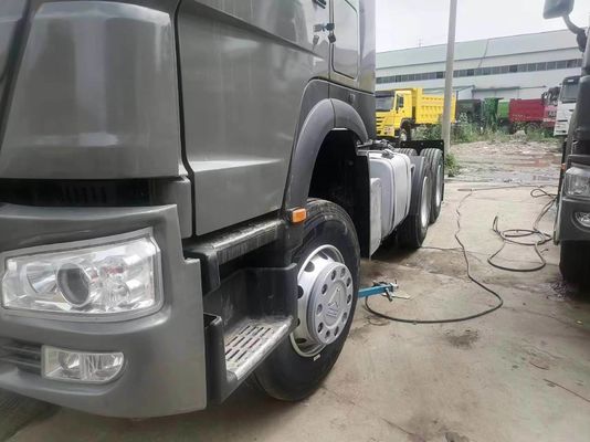 Transmission manuelle grise Sinotruk camion lourd 6*4 tracteur camion pneumatique sans tube