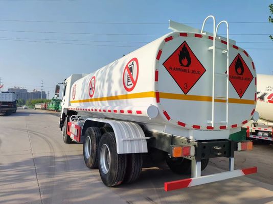 20000 litres HOWO Sinotruk Camion-citerne à carburant 6X4 Camion-citerne en acier au carbone pour vos besoins