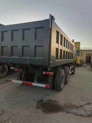HOWO 6*4 Camion à ordures d'occasion 10 pneus gris Couleur Sinotruk 351-450 ch 8500*2496*3450 mm