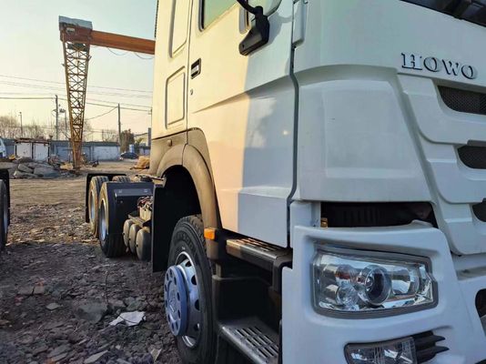 Camion tracteur à haute puissance HOWO 6X4 avec réservoir de 400L et pneus 12r22.5