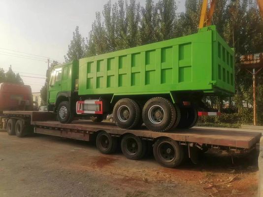 Le service après-vente est garanti HOWO 375HP 6*4 camionneur à décharge avec conception de pneus sans tube