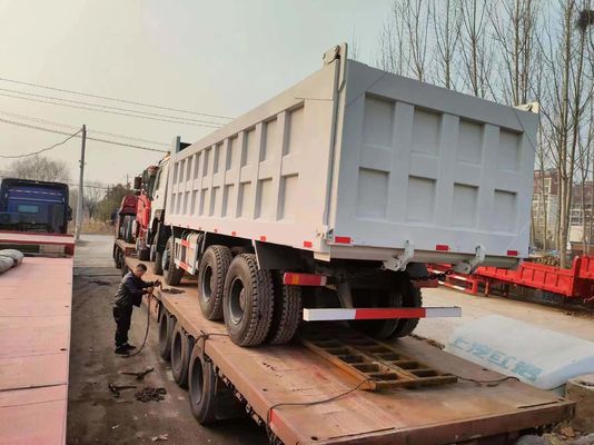 Conception des pneus Sinotruck radiale HOWO 6*4 remorque remorque style de levage avant