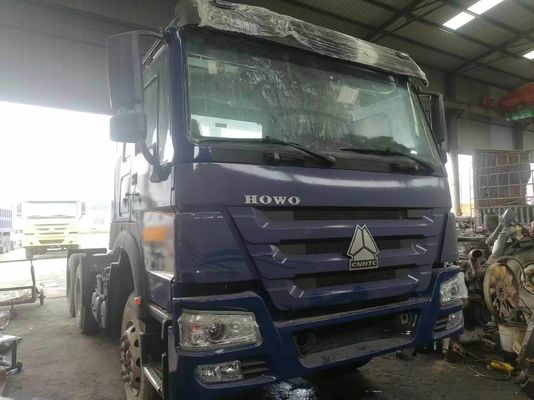 Roue motrice 6×4 Sinotruk 6*4 Tracteur camion Couleur bleue Bon état 6800*2496*2950mm