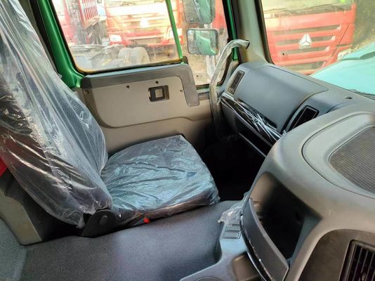 Conception de pneus radiaux Sinotruk HOWO Vert 8*4 Camion de décharge de type U 12 roues Transport