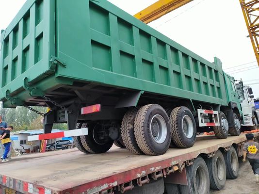 12 pneumatiques Sinotruk HOWO 8*4 camion de décharge camion d'occasion vert avec boîte manuelle