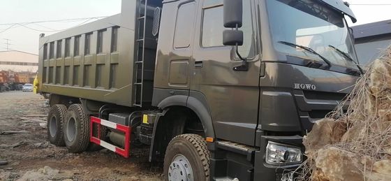 Conception de pneus radiaux Sinotruk HOWO 6*4 Camion à décharge pour le transport de marchandises lourdes et ≤5 sièges