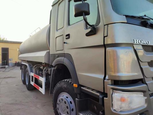 Conception de pneus radiaux Sinotruk HOWO 380HP camion d'arrosage pour votre entreprise