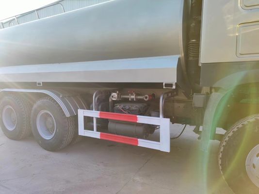 Conception de pneus radiaux Sinotruk HOWO 380HP camion d'arrosage pour votre entreprise
