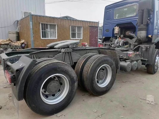 Camion à tête bleue en bon état Sinotruk HOWO 6*4 Camion tracteur de 4-6L