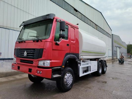 20000 litres 4 compartiments HOWO 6X4 Camion réservoir de carburant pour le stockage du pétrole