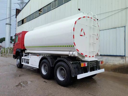 20000 litres 4 compartiments HOWO 6X4 Camion réservoir de carburant pour le stockage du pétrole