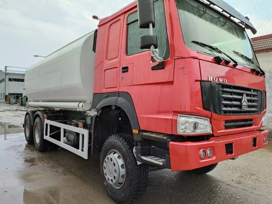 20000 litres 4 compartiments HOWO 6X4 Camion réservoir de carburant pour le stockage du pétrole
