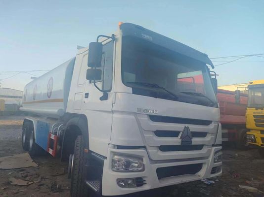 Capacité du moteur 4-6L 6X4 Chariot-citerne à carburant en acier au carbone pour le gaz pétrolier Diesel 25000 litres
