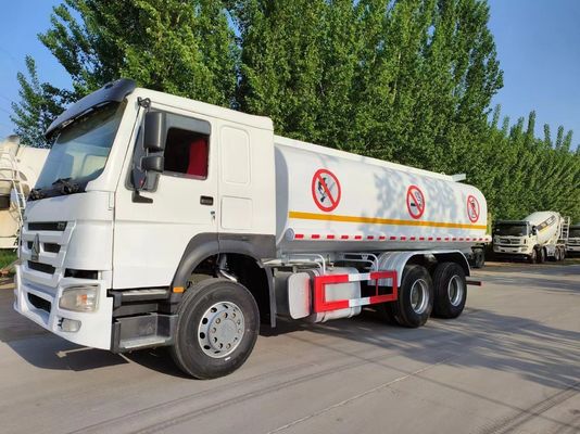 Camion de transport de réservoirs d'huile de carburant 8X4 avec 351-450 chevaux et capacité de réservoir 30000L