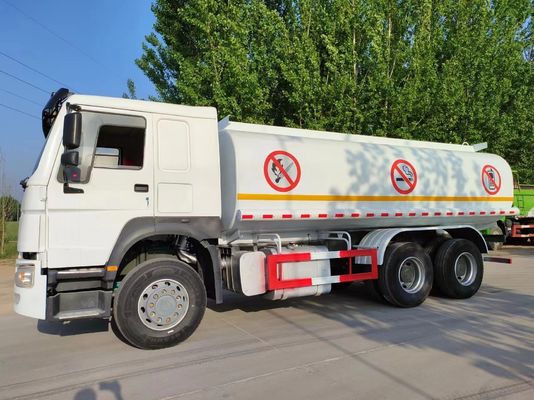 Camion de transport de réservoirs d'huile de carburant 8X4 avec 351-450 chevaux et capacité de réservoir 30000L
