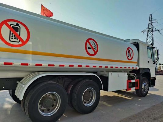 Camion de transport de réservoirs d'huile de carburant 8X4 avec 351-450 chevaux et capacité de réservoir 30000L