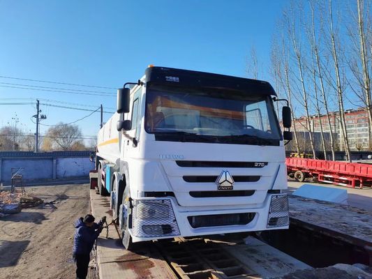 HOWO 8*4 Camion réservoir de carburant avec 1 an de service après-vente