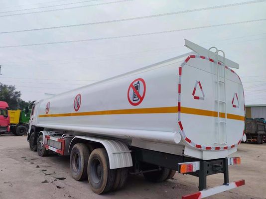 HOWO 8*4 Camion réservoir de carburant avec 1 an de service après-vente