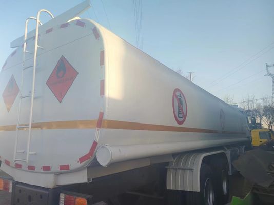 Utilisé HOWO 8*4 Fuel Oil Tank Truck 20000L Euro 3/4/5 pour vos projets de construction