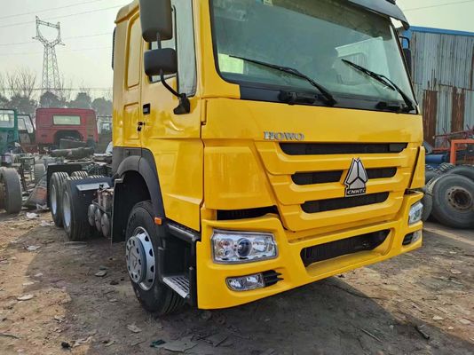 Conception de pneus sans tube Sinotruk 6*4 Camion tracteur Jaune Camion à tête Sinotruk