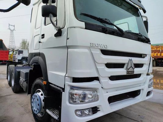 Sinotruck HOWO Camion de transport de bois Camion de transport de bois remorque avec une capacité de moteur de 6 à 8 L