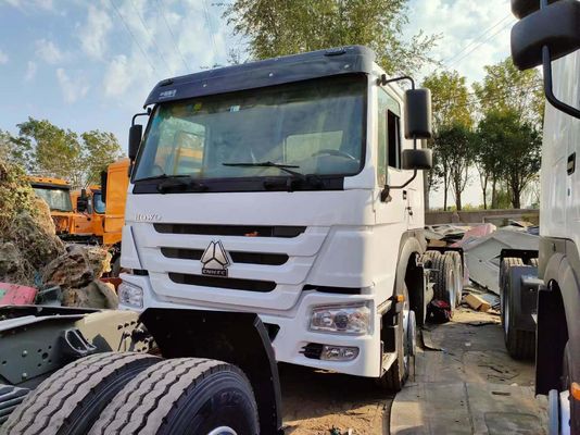 Sinotruck HOWO Camion de transport de bois Camion de transport de bois remorque avec une capacité de moteur de 6 à 8 L