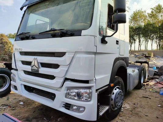 Sinotruck HOWO Camion de transport de bois Camion de transport de bois remorque avec une capacité de moteur de 6 à 8 L