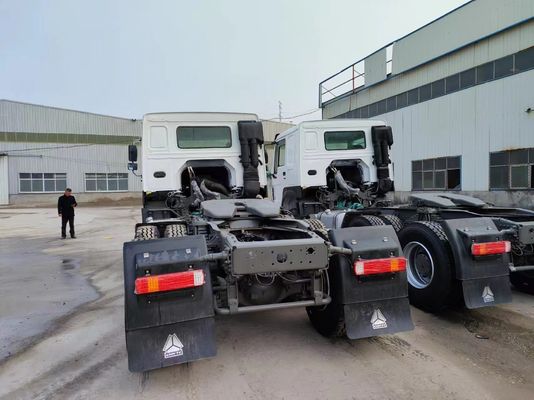 Sinotruck HOWO Camion de transport de bois Camion de transport de bois remorque avec une capacité de moteur de 6 à 8 L