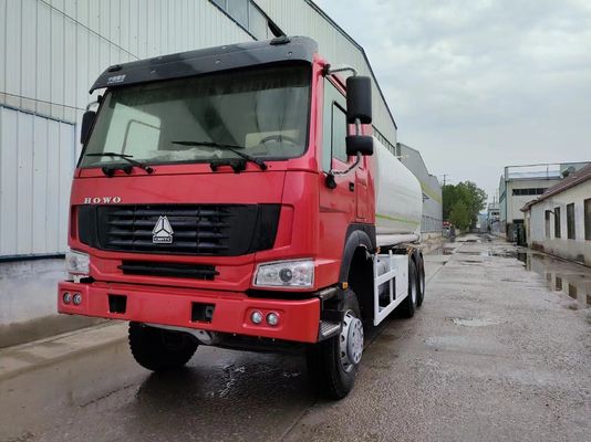 Conception de pneus radiaux Sinotruk HOWO 6X4 Camion-citerne en acier au carbone pour le gaz pétrolier 18000L