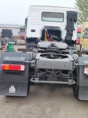 Puissance 351-450 chevaux Sinotruk HOWO 371 chevaux 6 fois 4 chariot à ordures style de levage avant