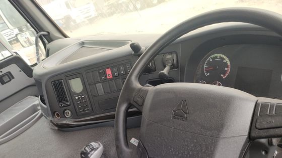 Sinotruk HOWO 6*4 Camion tracteur à droite 6800*2496*2950mm En état d'utilisation