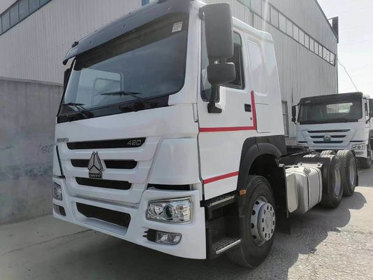 6800*2496*3100mm Haute puissance Sinotruk HOWO 6*4 Camion tracteur avec certification GCC