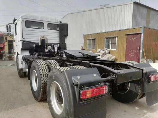6*4 Sinotruk HOWO Tracteur Camion Chevaux 351-450 chevaux Certification des pneus CEE