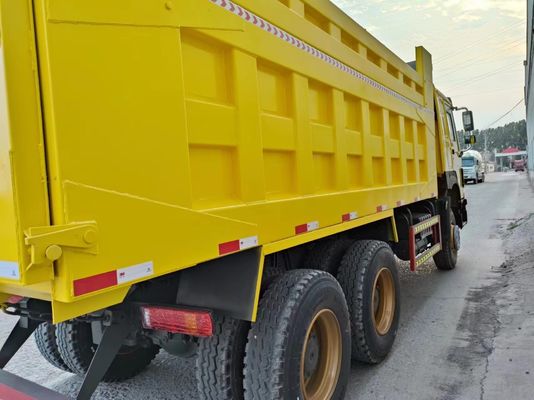 Blanc HOWO 6*4 Camion à décharge Camion à bascule Construction 40-50 tonnes avec conception de pneus radiaux