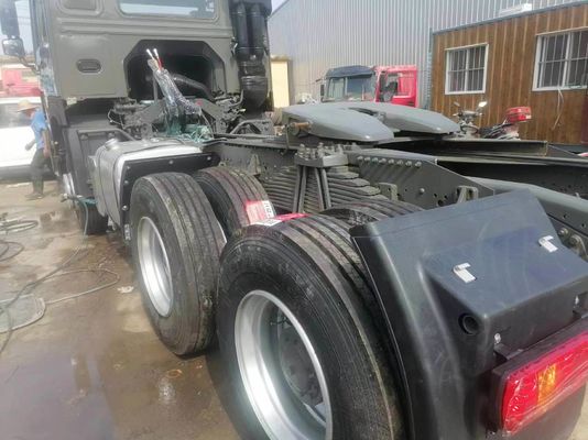 Conception de pneus radiaux Sinotruk HOWO 6×4 Tracteur de camion Tête de camion lourd pour la performance