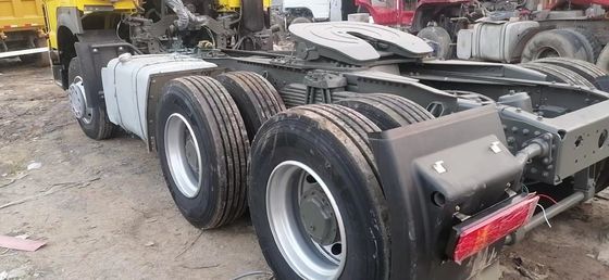 375HP 6X4 Sino Tête de tracteur camion d'occasion HOWO Tête de tracteur en bon état