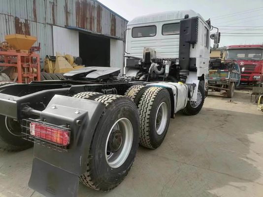Hand 6X4 Sinotruck HOWO Manuel camions tête utilisée camions tracteur avec conception de pneus radiaux