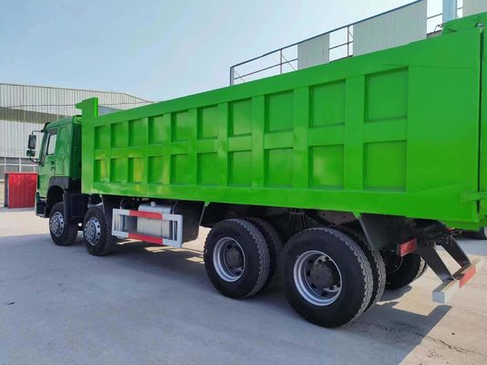 Sinotruk HOWO 8*4 Camion à ordures 375HP Couleur verte 10500 x 2600m x 3400mm