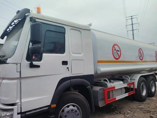 Camion-citerne 6*4 10 roues Camion-citerne en acier au carbone Camion-citerne pour le pétrole Gaz Diesel 25000 litres