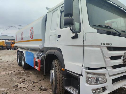 Camion-citerne 6*4 10 roues Camion-citerne en acier au carbone Camion-citerne pour le pétrole Gaz Diesel 25000 litres