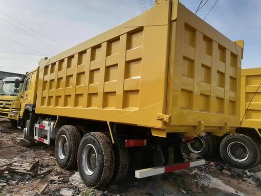 Conception de pneus radiaux Sinotruck HOWO 6*4 Chariot de décharge jaune avec boîte de vitesses manuelle