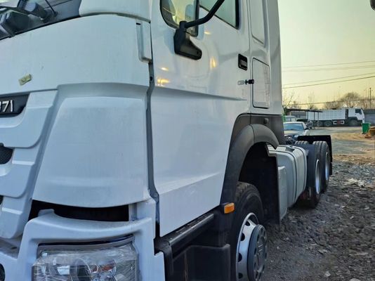 Sinotruck HOWO 6*4 Camion tracteur de 6 à 8 litres de moteur de 35 à 450 chevaux
