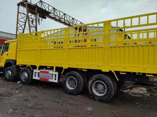 Conception de pneus radiaux HOWO Sinotruk 8*4 camion de marchandises camion d'occasion avec moteur Weichai