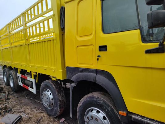 Conception de pneus radiaux HOWO Sinotruk 8*4 camion de marchandises camion d'occasion avec moteur Weichai