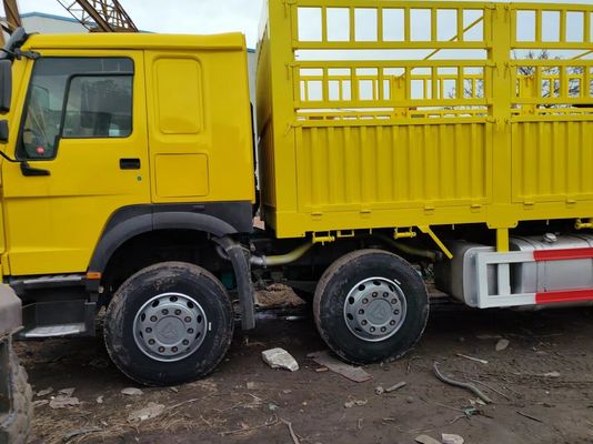 Conception de pneus radiaux HOWO Sinotruk 8*4 camion de marchandises camion d'occasion avec moteur Weichai