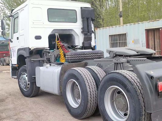 Sinotruck HOWO 6X4tracteur camion 371-430HP dans une couleur différente avec conception de pneus radiaux